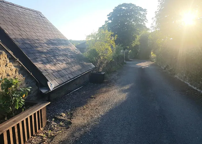 De-Vollard, Cornish Cottage, Lovely Village