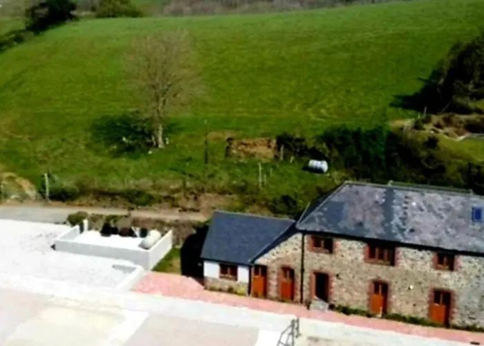 De-Vollard, Cornish Cottage, Lovely Village